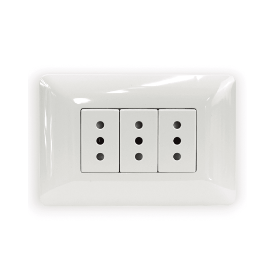 TOMA CORRIENTE TRIPLE 2P+T 10A